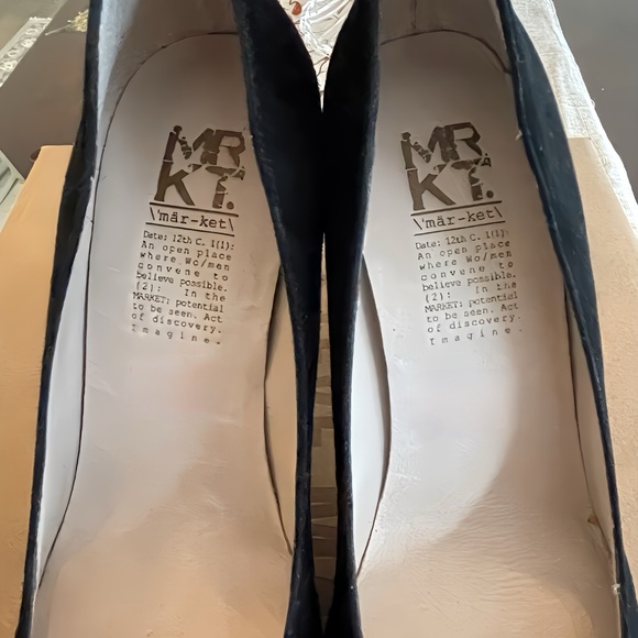 MRKT Velvet Heels - Picture 4 of 4